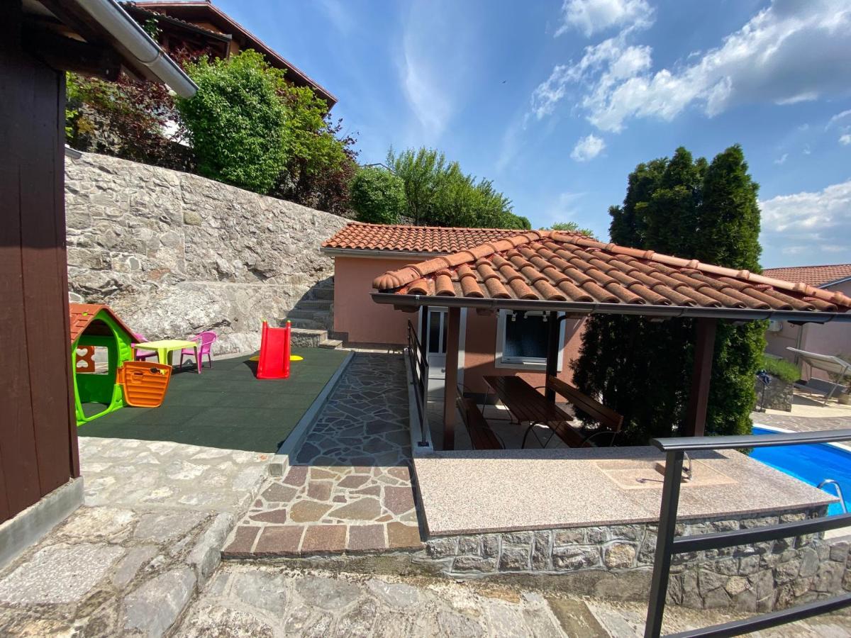 Holiday House Pasjak Sapjane Kültér fotó